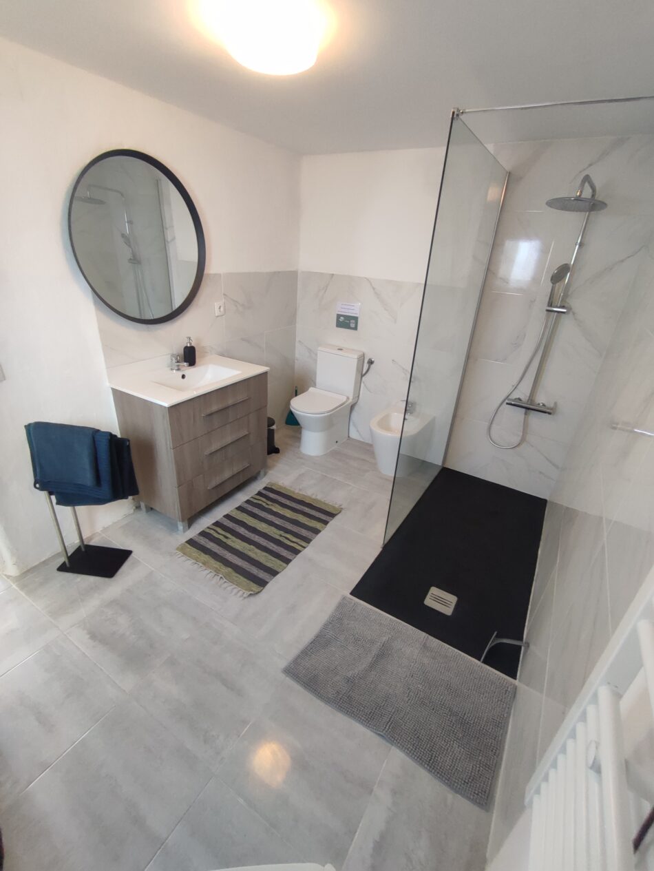 Double room en suite bathroom