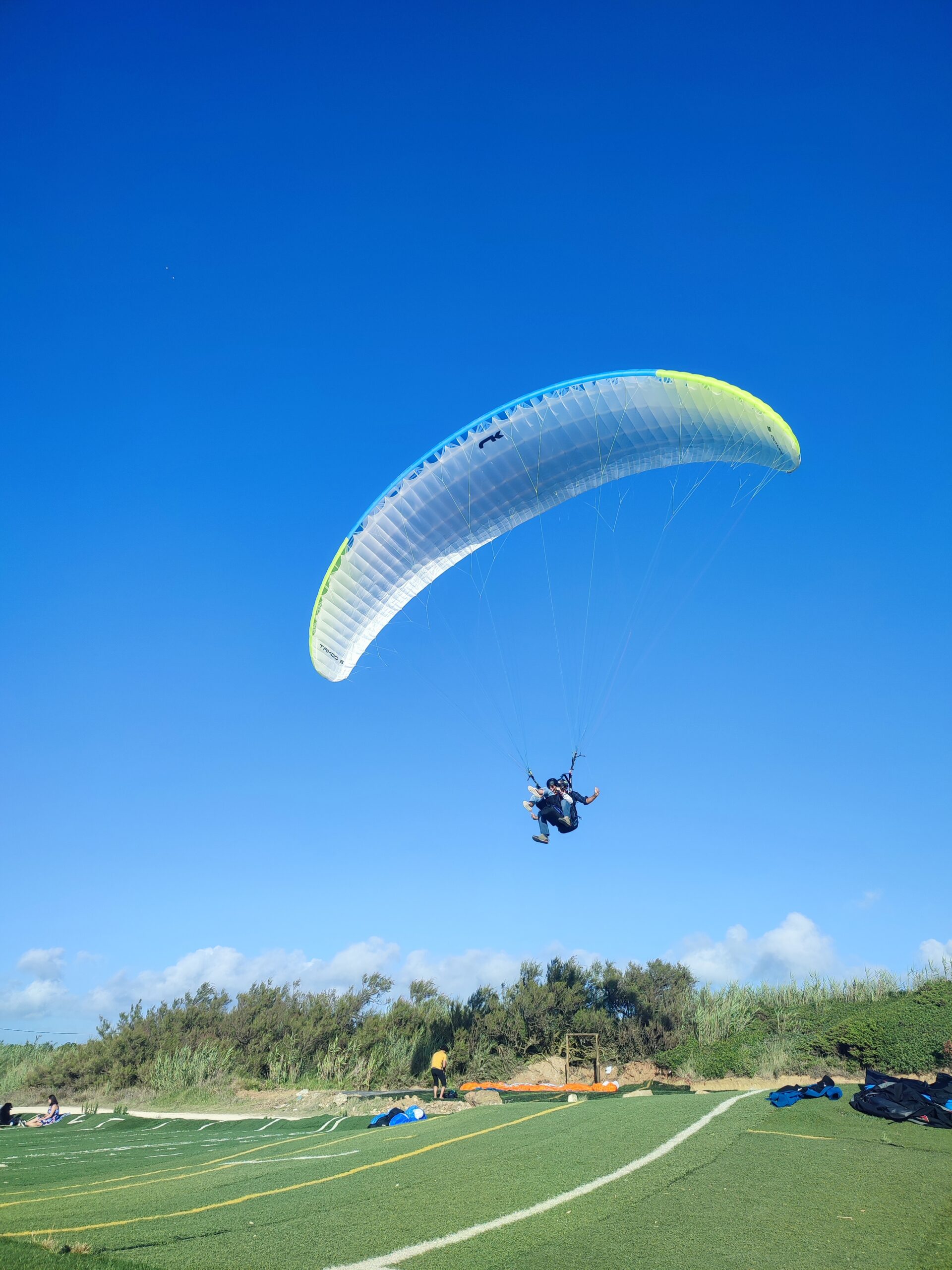 PARAGLIDING